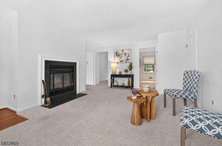 Property listing MLS 4048304 photo 3