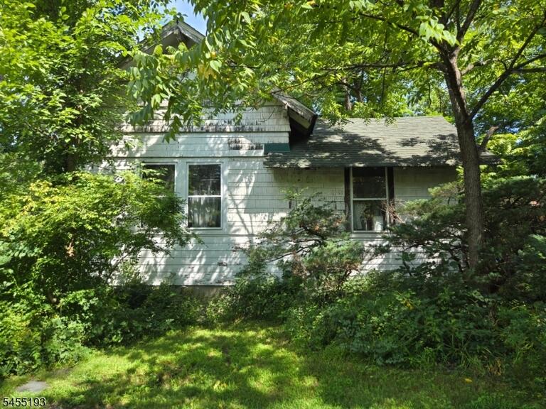 Property listing MLS 4048306 photo 1