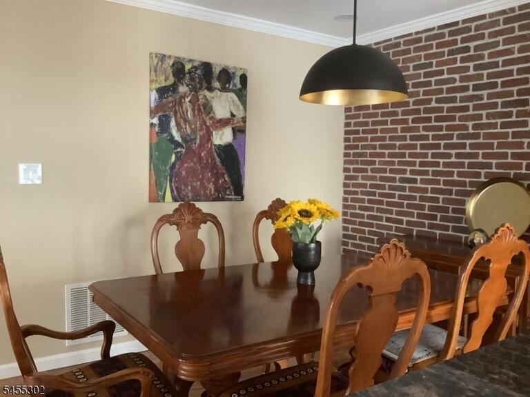 Property listing MLS 4048325 photo 4