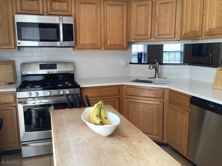 Property listing MLS 4048325 photo 5