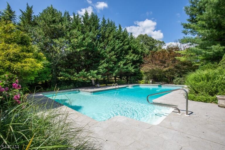 Property listing MLS 4048326 photo 13