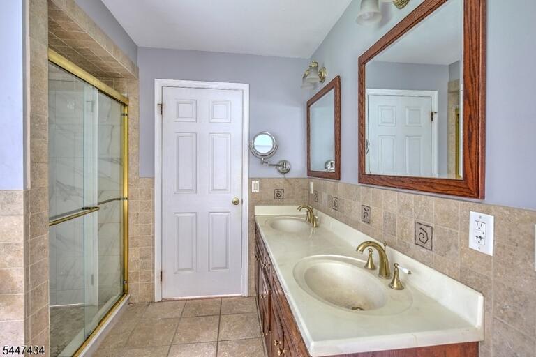 Property listing MLS 4048326 photo 23