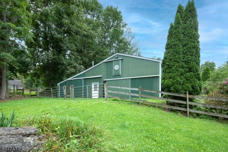 Property listing MLS 4048326 photo 3