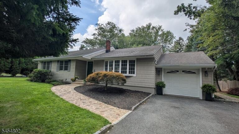 Property listing MLS 4048335 photo 1