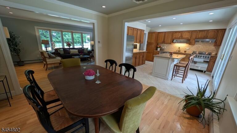 Property listing MLS 4048335 photo 2
