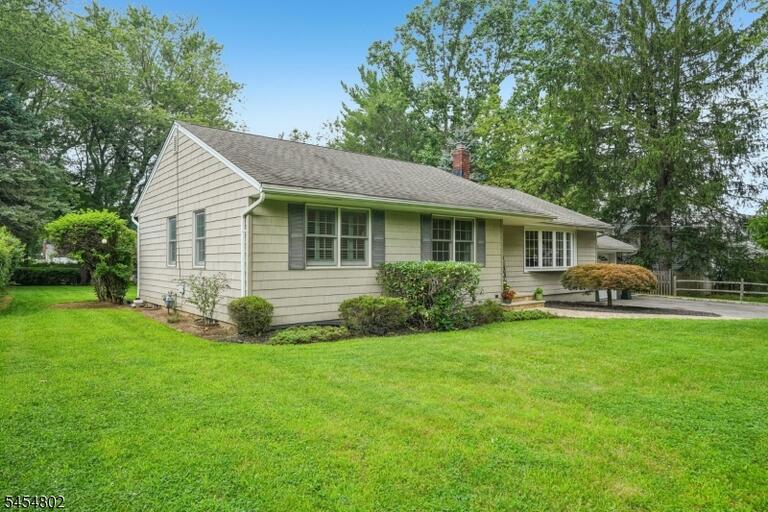 Property listing MLS 4048335 photo 4