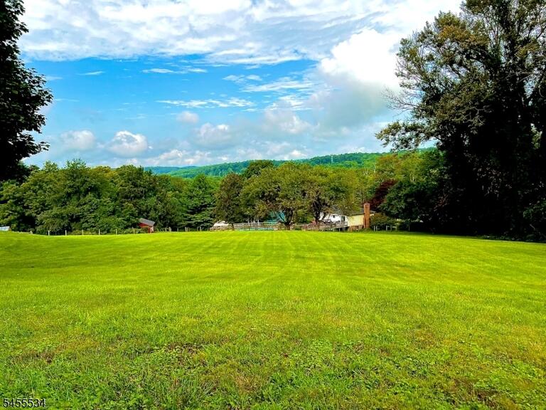 Property listing MLS 4048336 photo 14