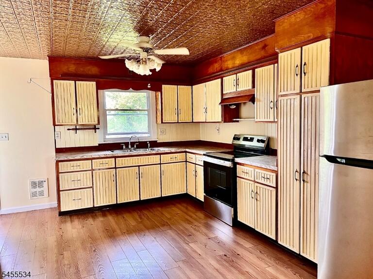 Property listing MLS 4048336 photo 17