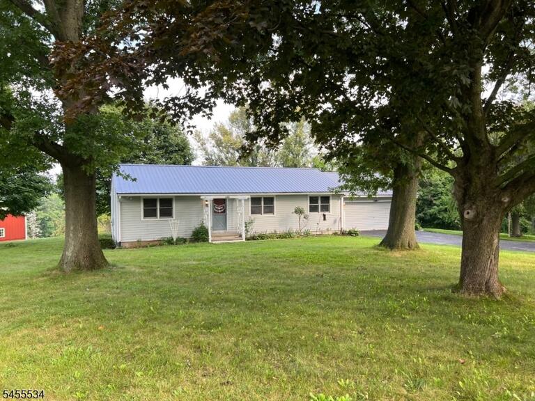 Property listing MLS 4048336 photo 2