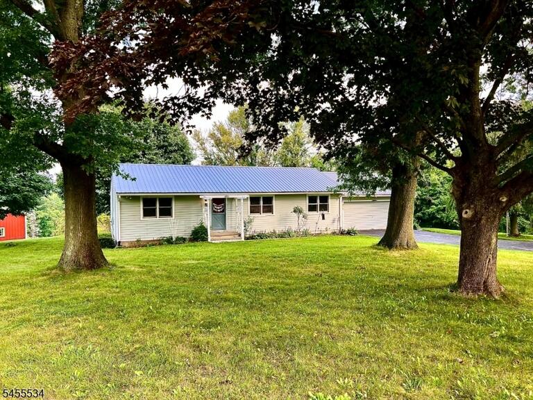 Property listing MLS 4048336 photo 5