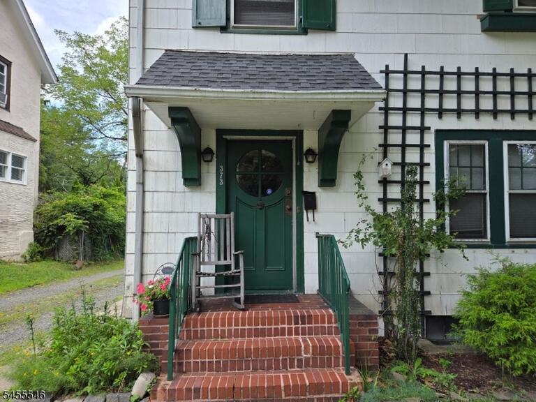 Property listing MLS 4048345 photo 2