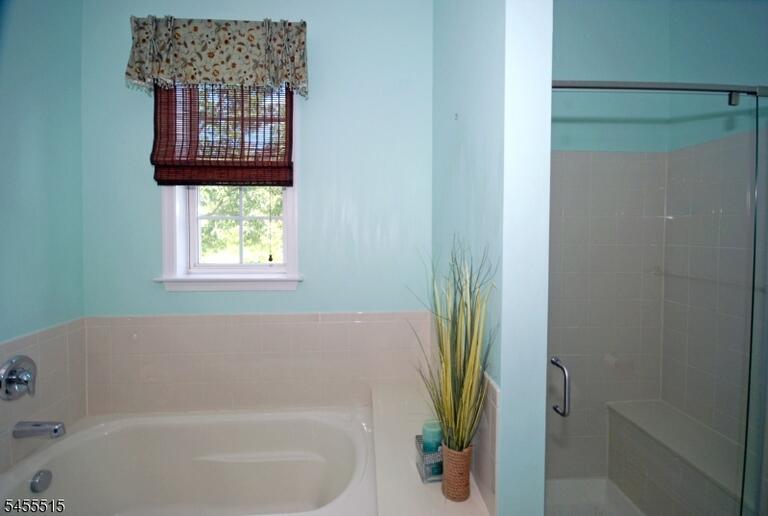 Property listing MLS 4048377 photo 14