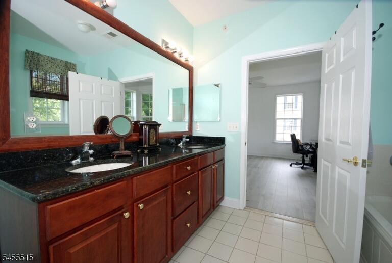 Property listing MLS 4048377 photo 15