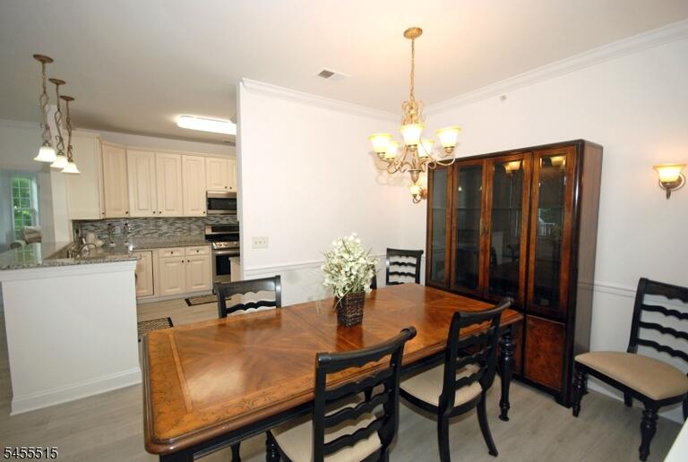 Property listing MLS 4048377 photo 3