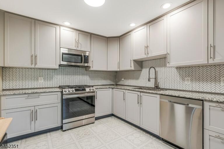 Property listing MLS 4048382 photo 5