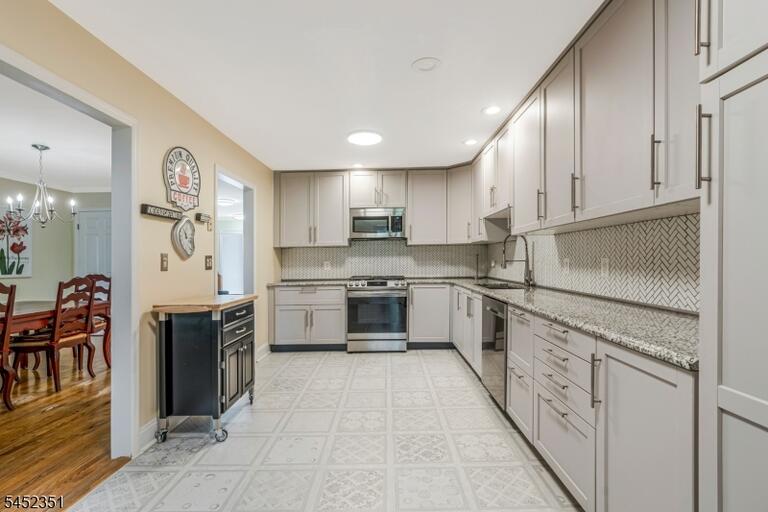 Property listing MLS 4048382 photo 7