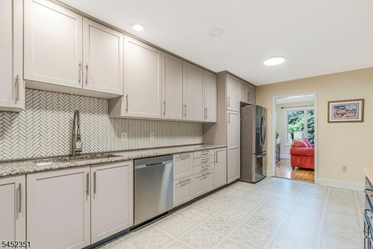 Property listing MLS 4048382 photo 8