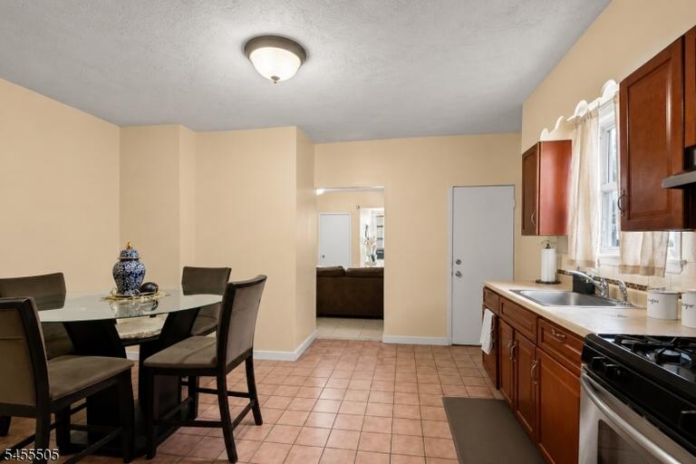 Property listing MLS 4048383 photo 2