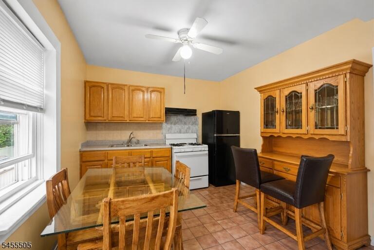 Property listing MLS 4048383 photo 4