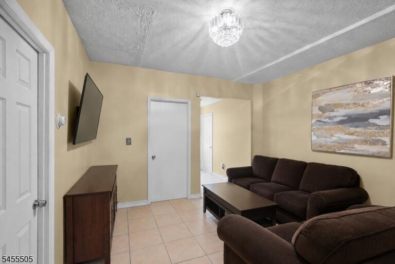 Property listing MLS 4048383 photo 8