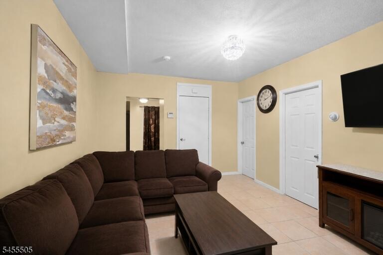 Property listing MLS 4048383 photo 9