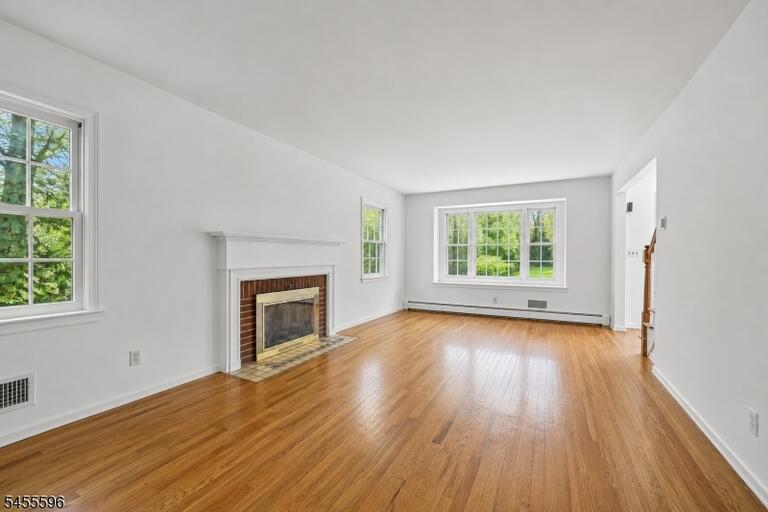 Property listing MLS 4048388 photo 4