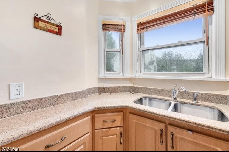 Property listing MLS 4048405 photo 5