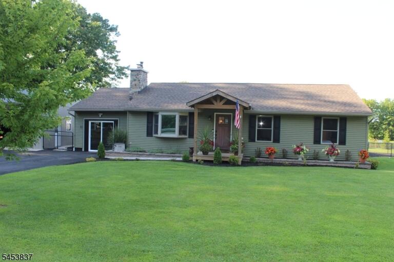 Property listing MLS 4048413 photo 1