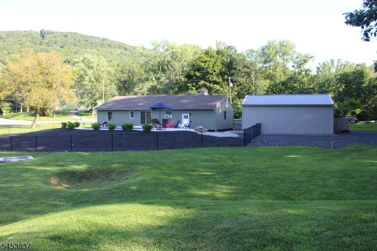 Property listing MLS 4048413 photo 2