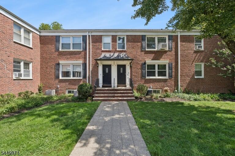 Property listing MLS 4048429 photo 1