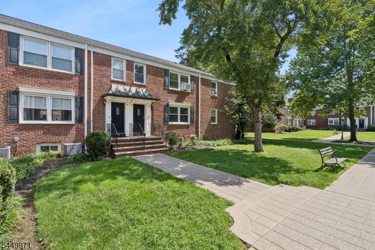 Property listing MLS 4048429 photo 2