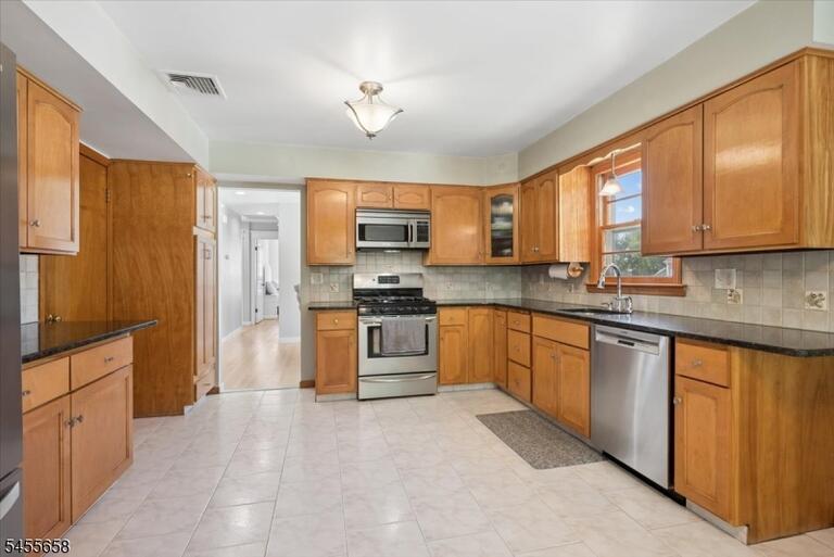 Property listing MLS 4048436 photo 14