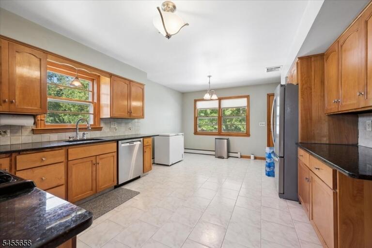 Property listing MLS 4048436 photo 18