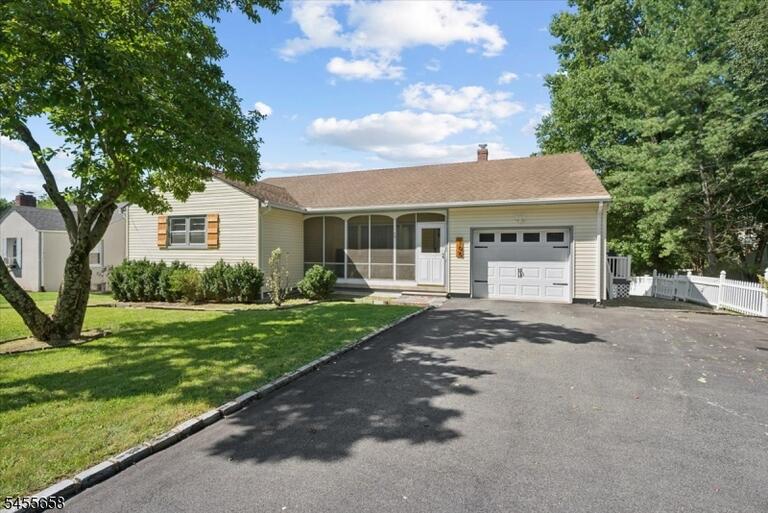 Property listing MLS 4048436 photo 2