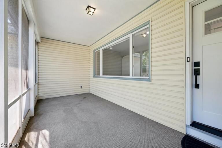 Property listing MLS 4048436 photo 4