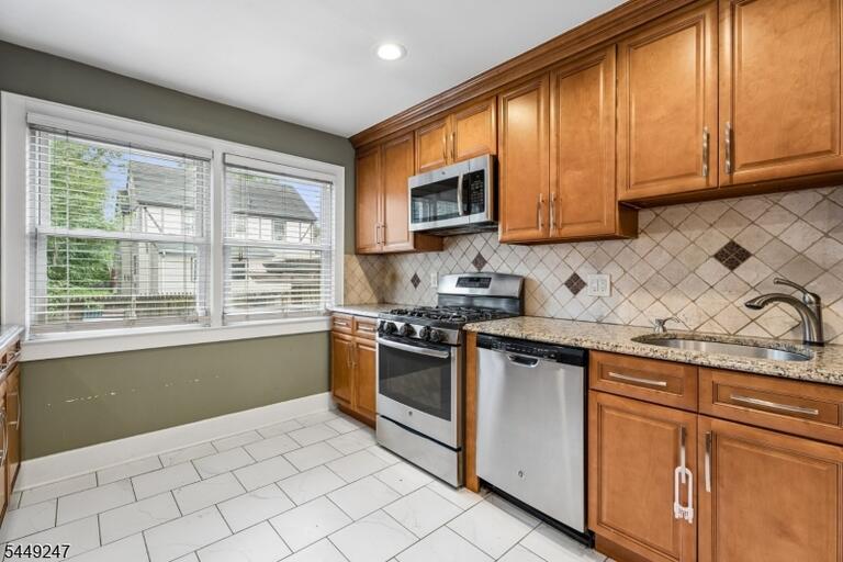 Property listing MLS 4048442 photo 9