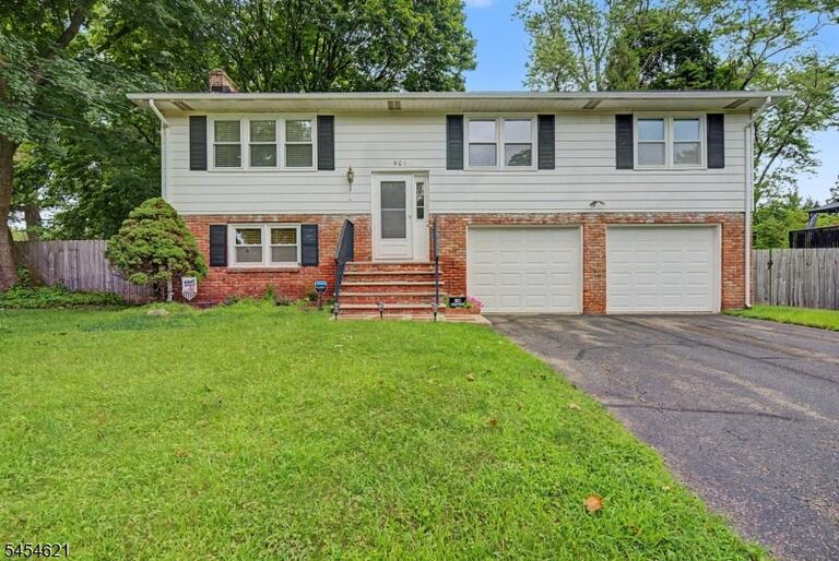 Property listing MLS 4048447 photo 1