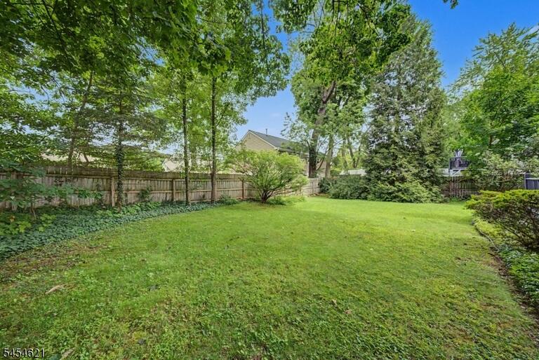 Property listing MLS 4048447 photo 2