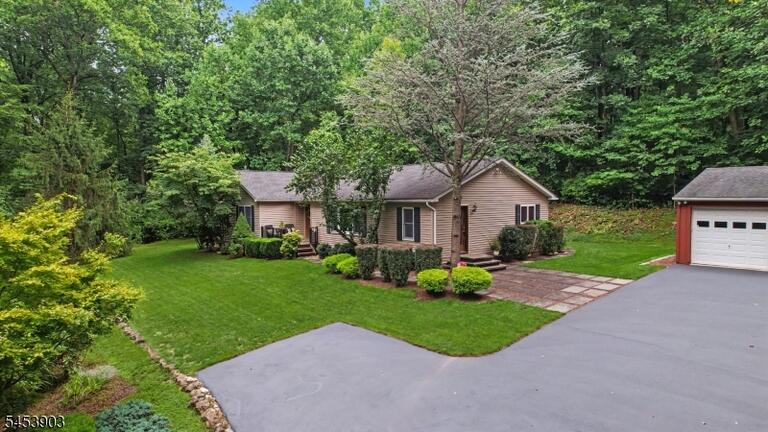 Property listing MLS 4048450 photo 2