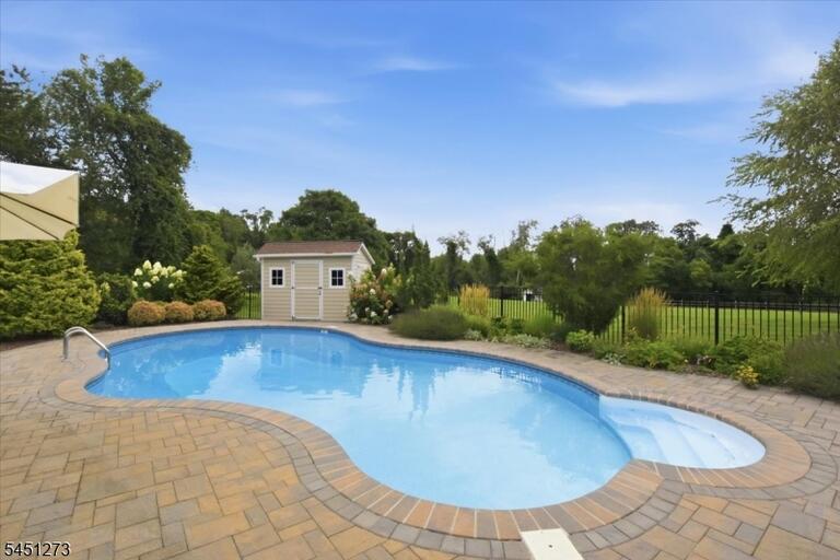 Property listing MLS 4048453 photo 2