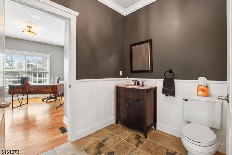 Property listing MLS 4048453 photo 8