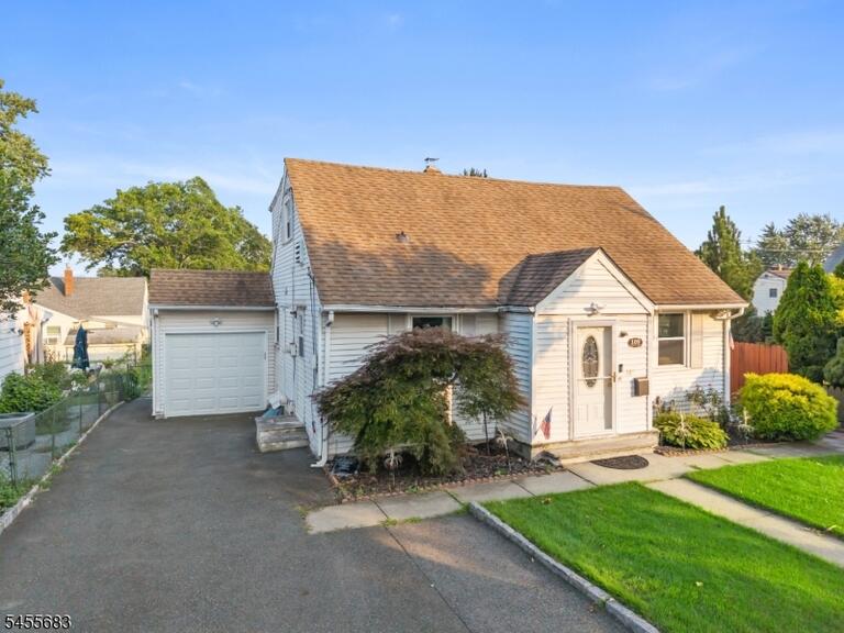 Property listing MLS 4048458 photo 1