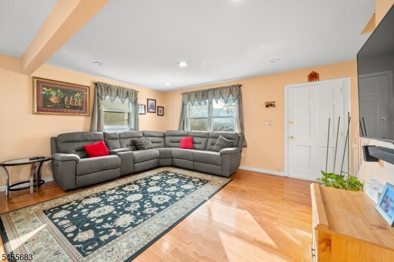 Property listing MLS 4048458 photo 3