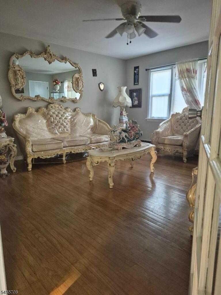 Property listing MLS 4048474 photo 2