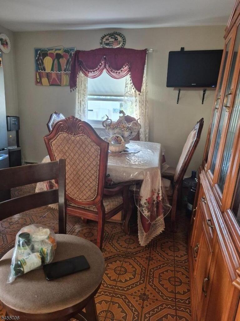 Property listing MLS 4048474 photo 4