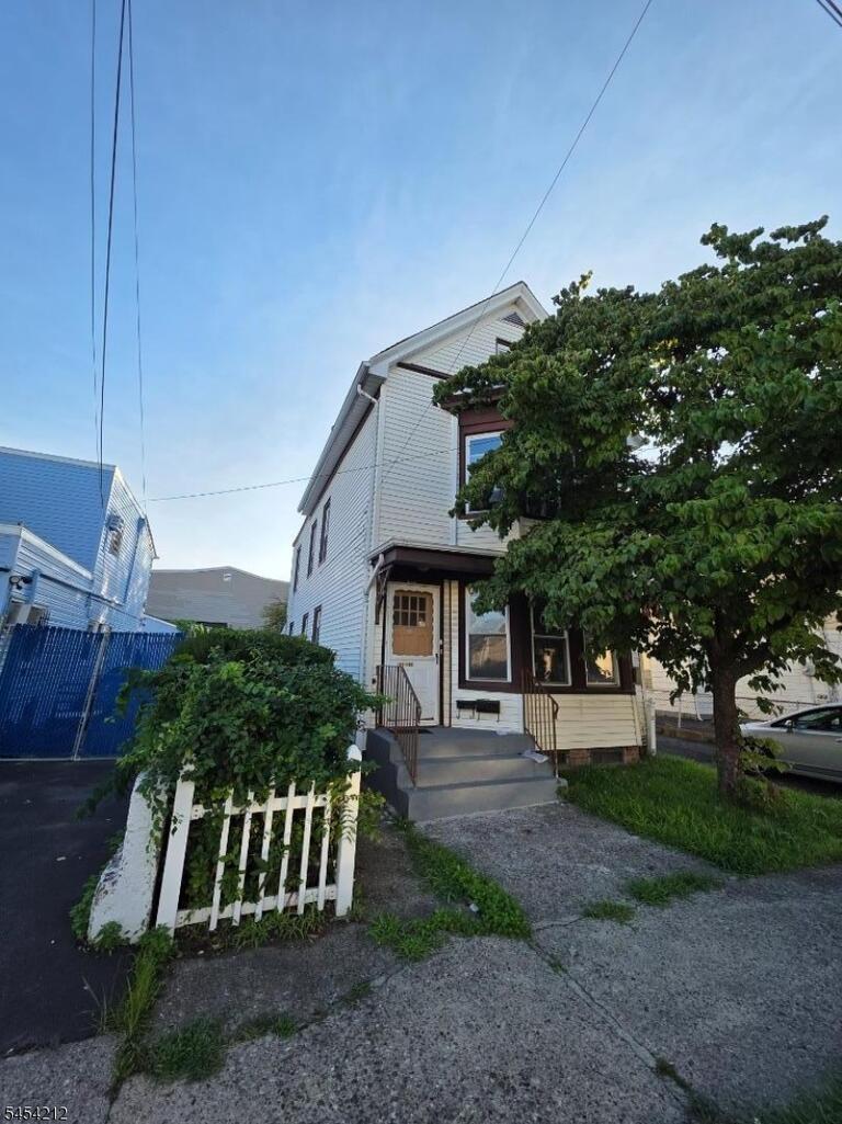 Property listing MLS 4048506 photo 1