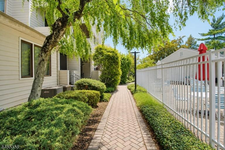Property listing MLS 4048508 photo 13