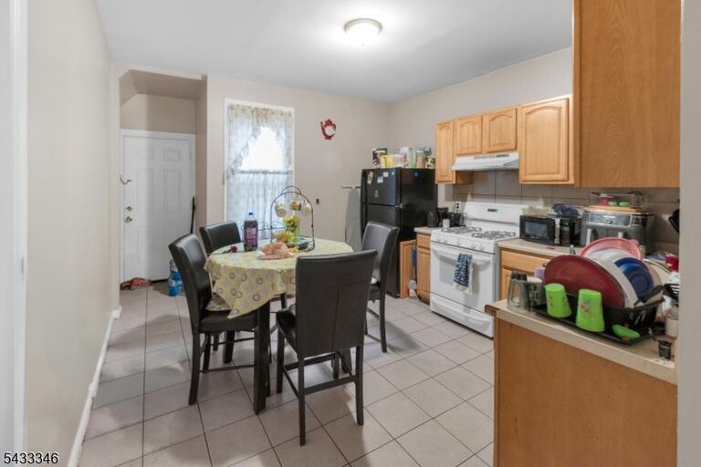 Property listing MLS 4048515 photo 4