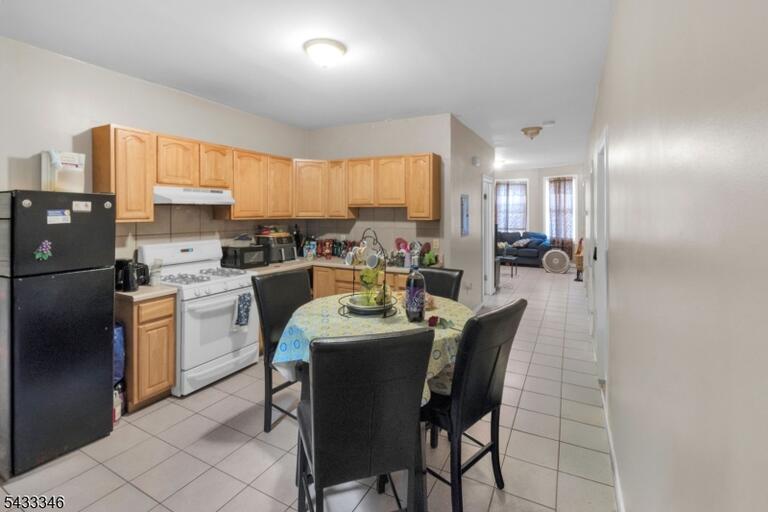Property listing MLS 4048515 photo 5