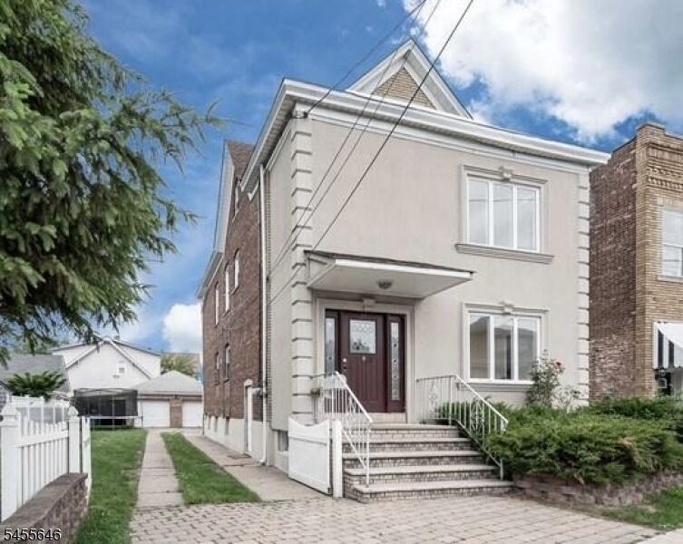 Property listing MLS 4048525 photo 1